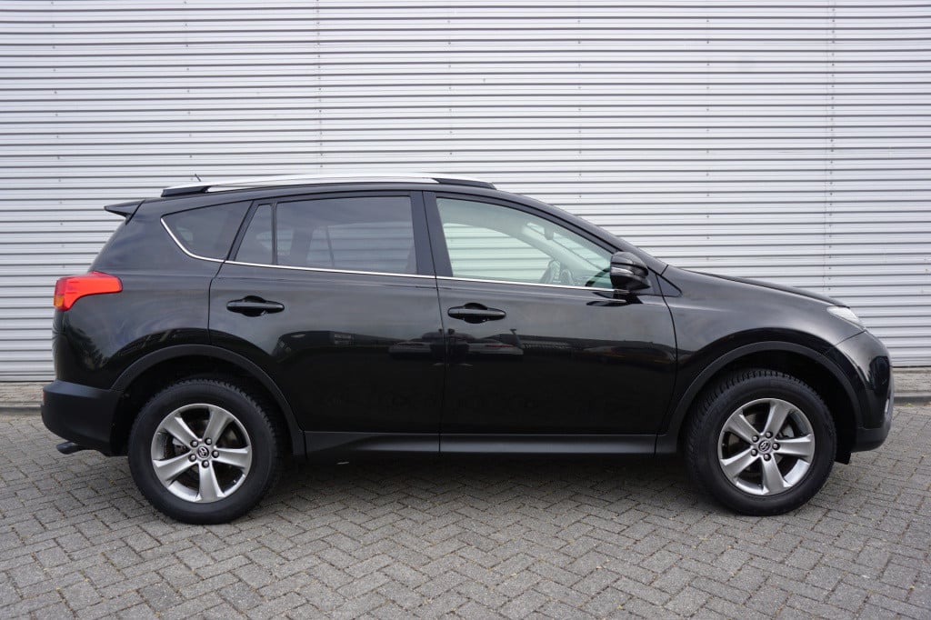 Toyota Rav4 2.0 dynamic 4wd - automaat- airco / navi / cruise / elektr. ram