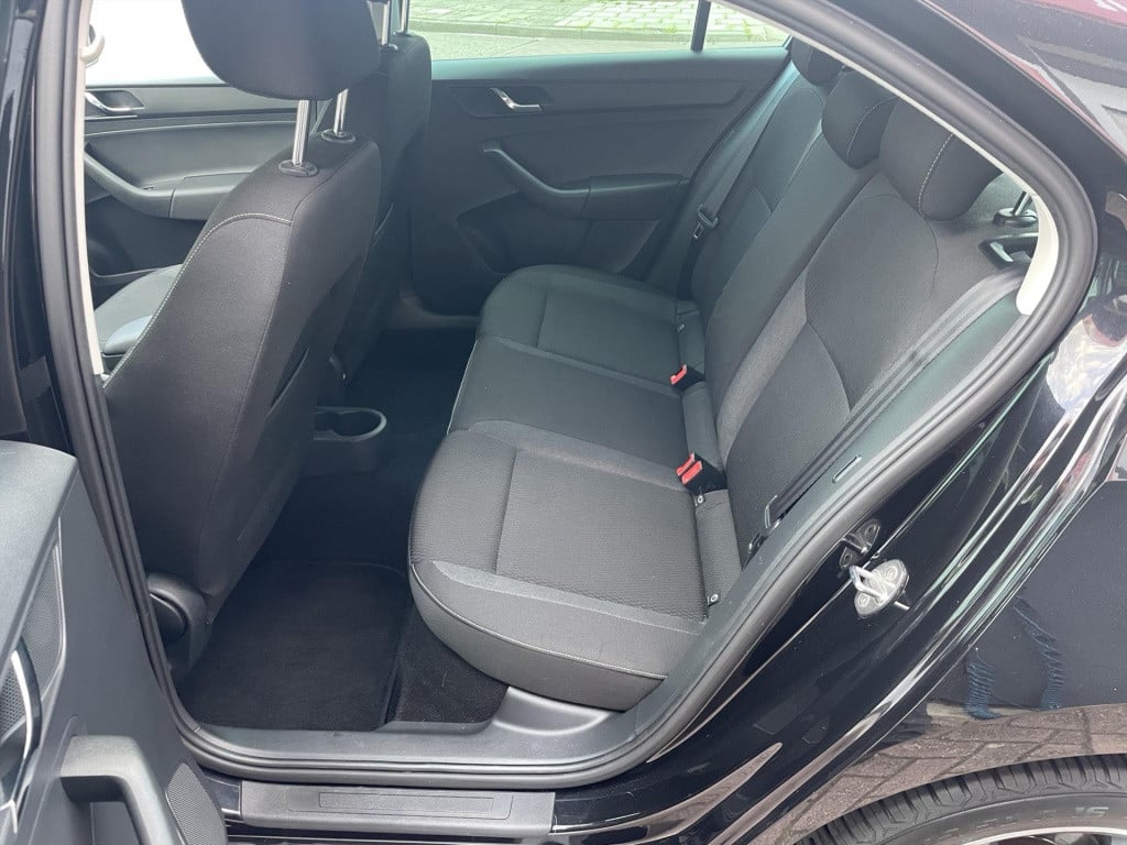 Skoda Rapid 1.2 tsi 66kw hatchback h5 edition