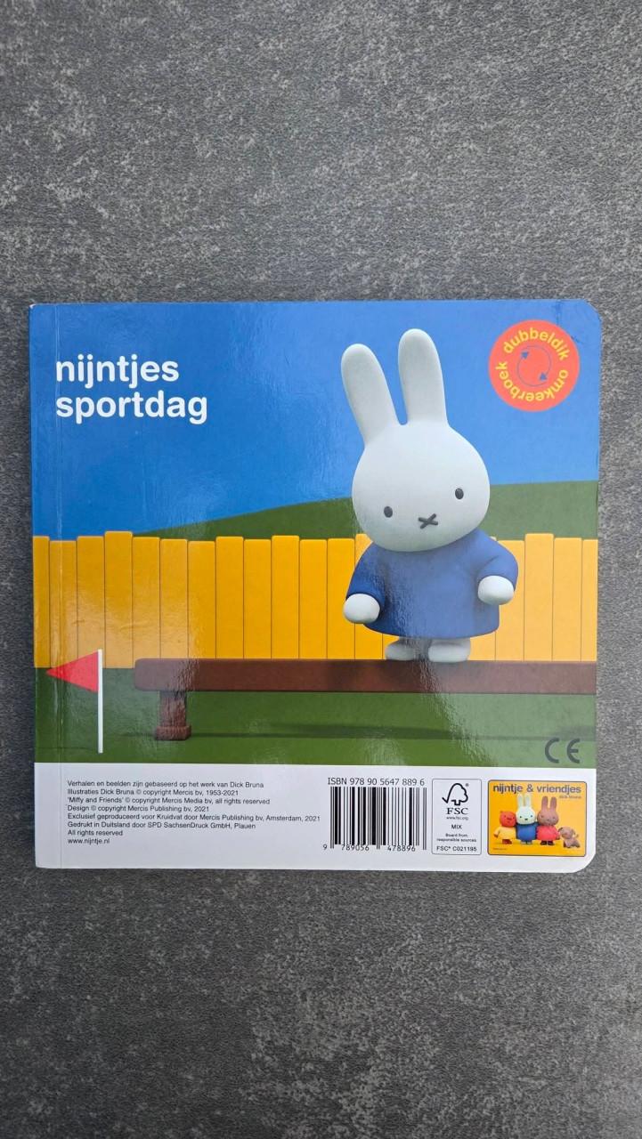🎈Kartonnen omkeerboek; Nijntje gaat naar school / Nijntjes sportdag.