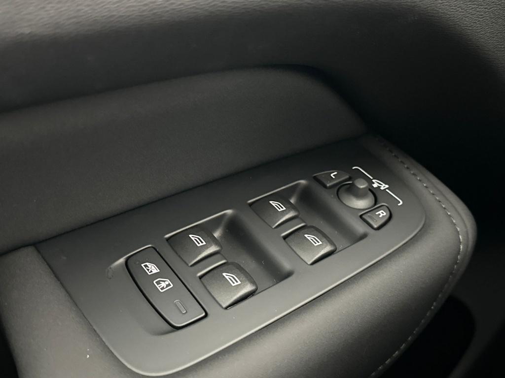 Volvo XC60 t8 406pk recharge ultra dark executive | full options |