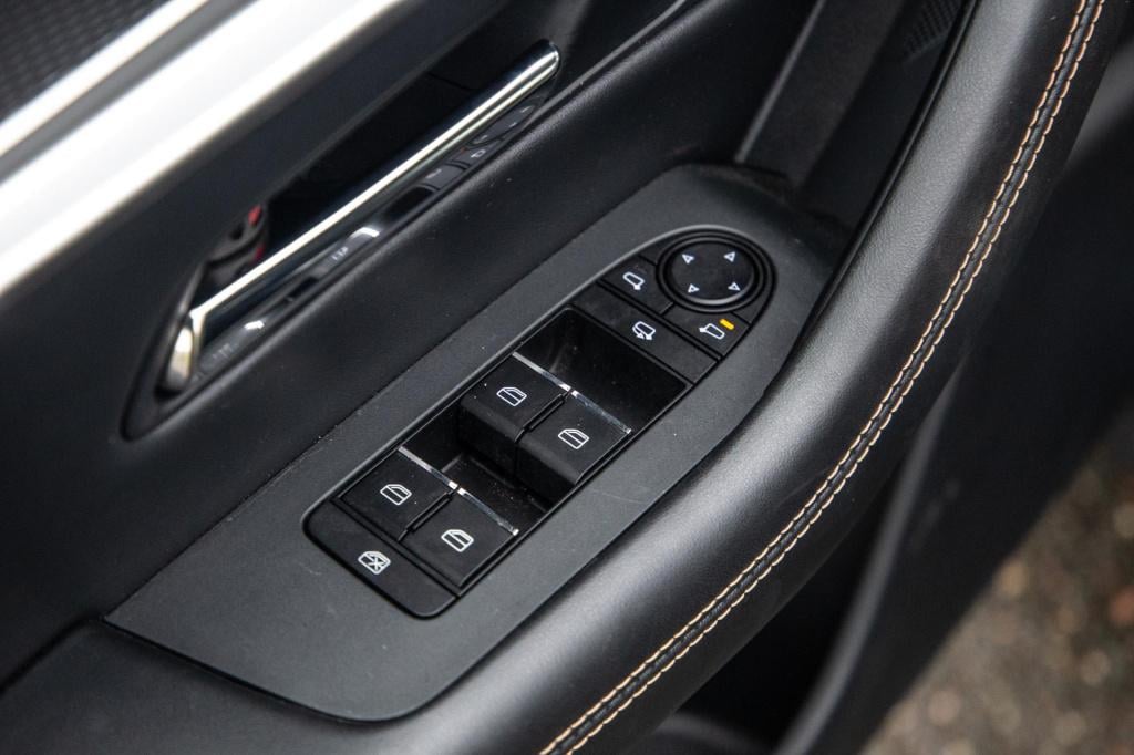 Mazda Cx-60 2.5 e-skyactiv phev homura stoelverwarming / carplay / dealer a