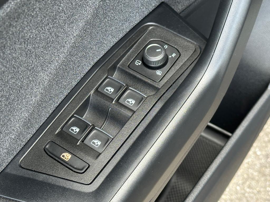 Volkswagen T-roc 1.5 tsi 150pk move | navi | carplay | stoelverwarming | ri