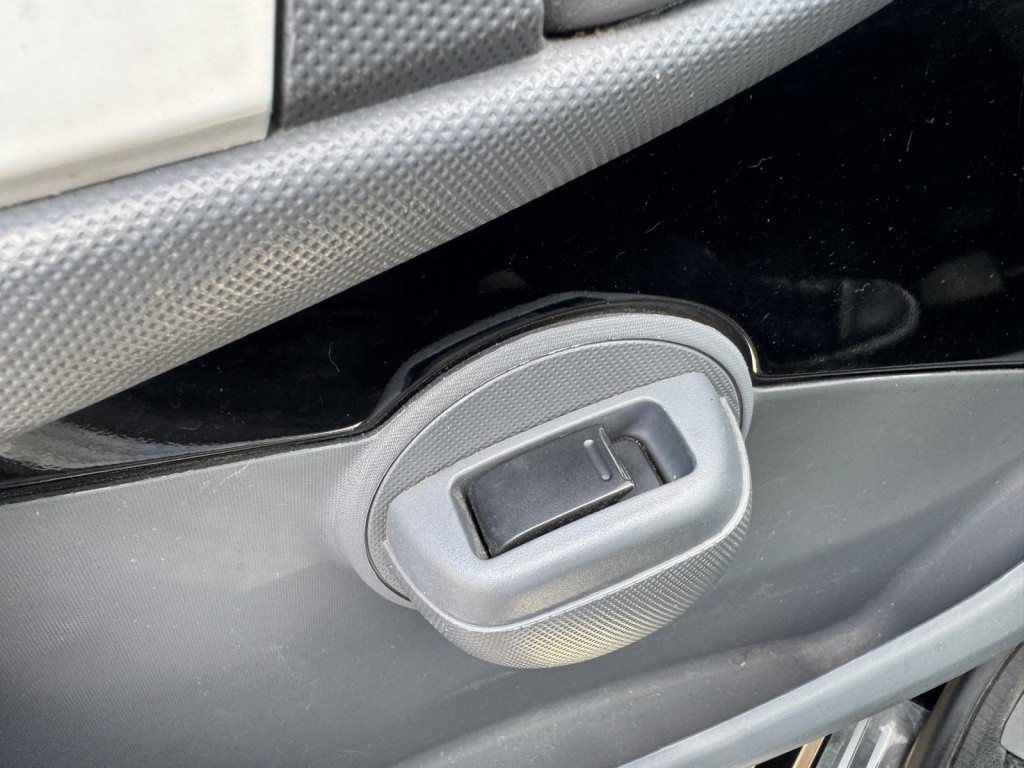 Peugeot 107 1.0-12v xs urban move/nap/apk/airco