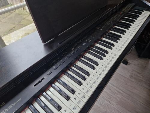 Roland kr-350e piano