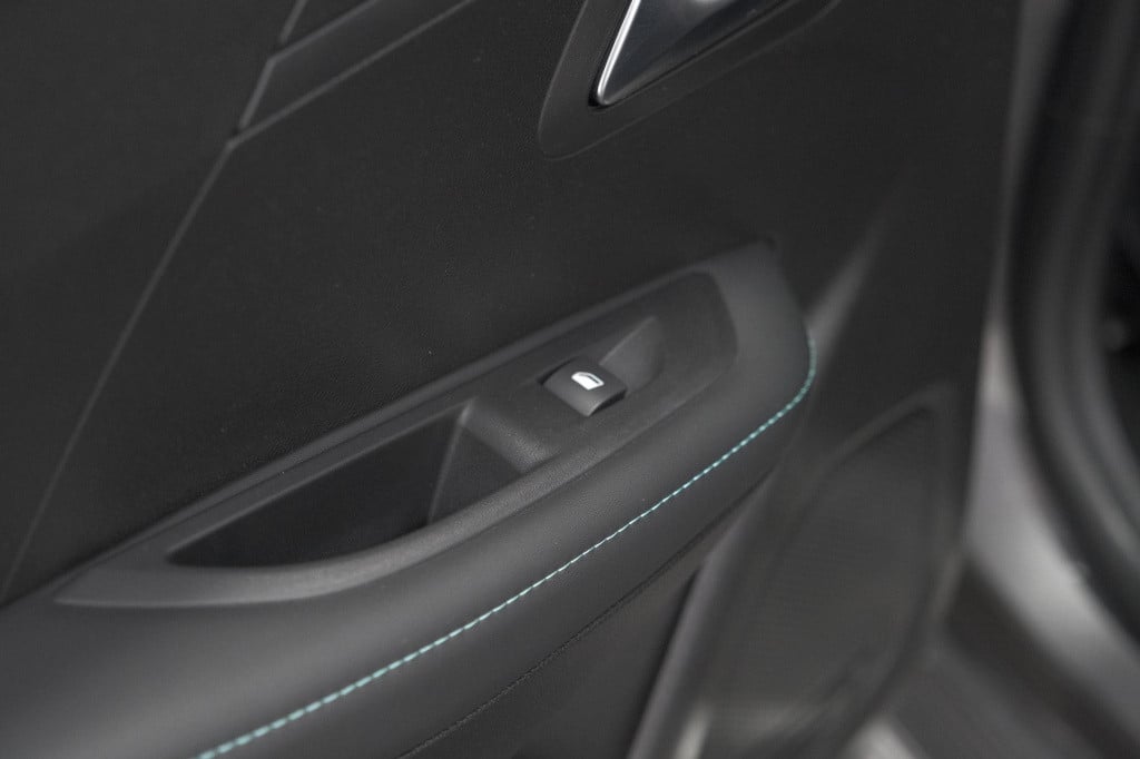 Peugeot 208 puretech 100 allure pack | camera | apple carplay | stoelverwar