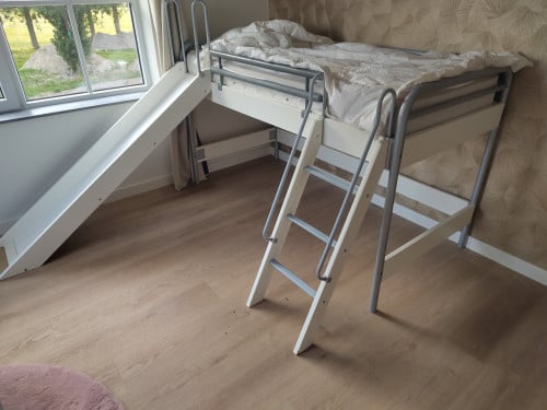 Halfhoogslaper met glijbaan