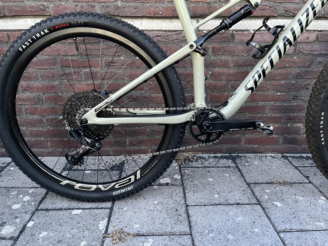 Specialized epic expert evo carbon XL