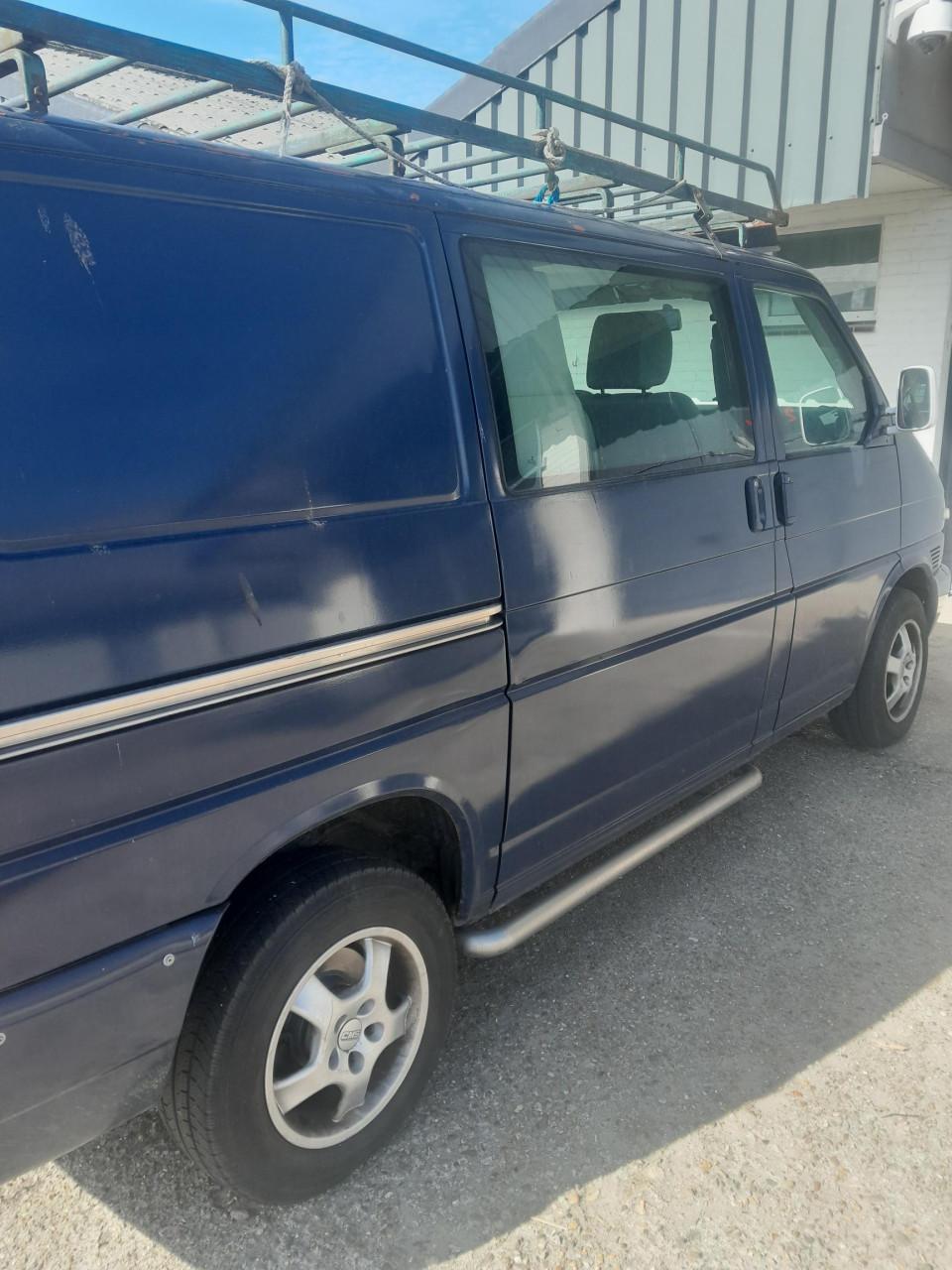 Vw t4 2002, blauw ,aut., airco, 2,5 tdi, 102 pk ,d-cab met klep