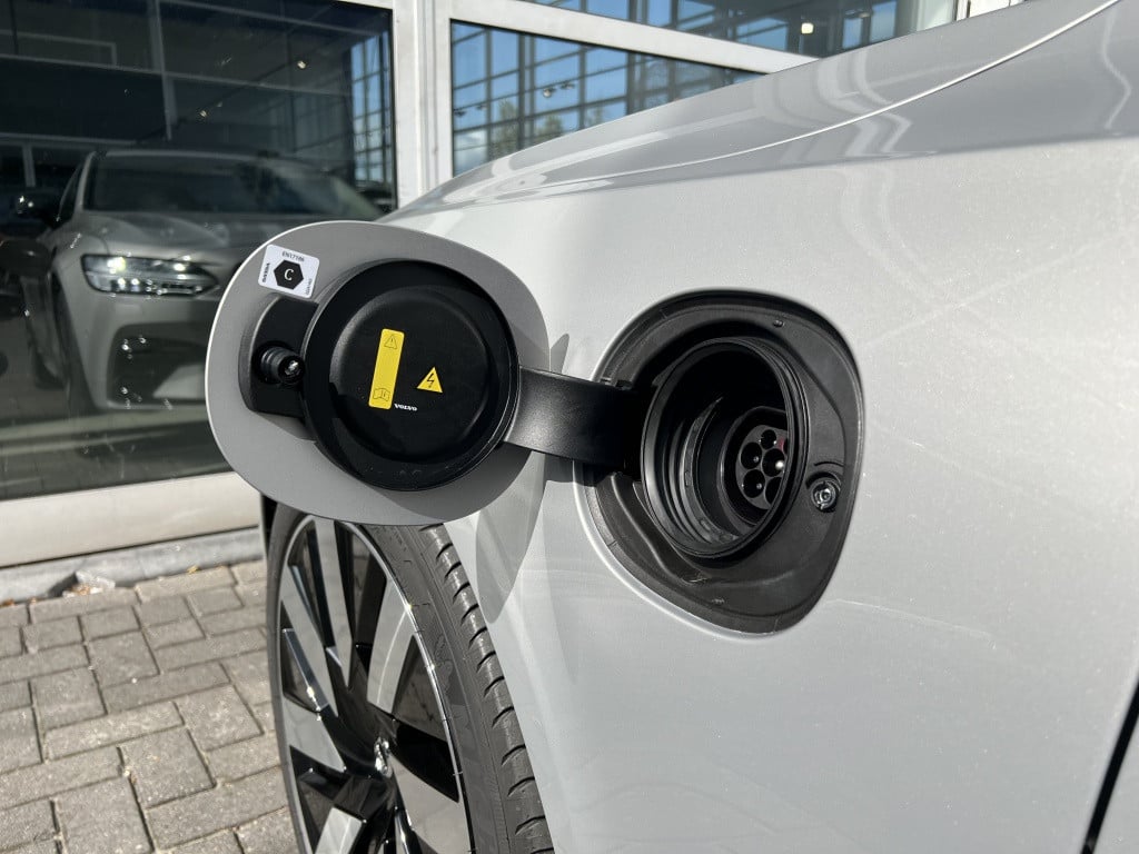 Volvo V90 t6 398pk awd recharge ultimate dark full options !