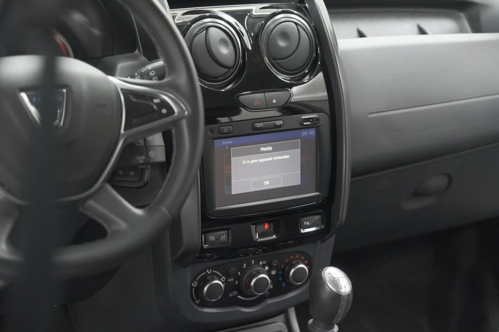 Dacia Duster tce 120 4x2 blackshadow | trekhaak | camera | navigatie | park