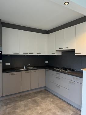 Te koop: Moderne hoekkeuken - Grijs/Wit