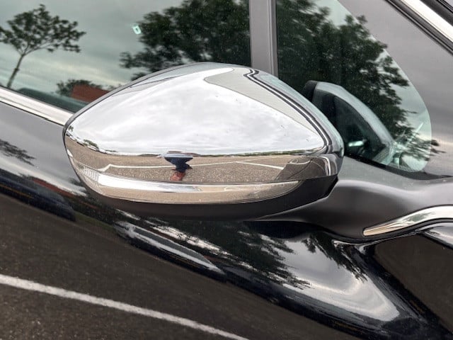 Peugeot 208 blue l. allure 1.2 pt-82pk | navigatie & bluetooth & applecarpl