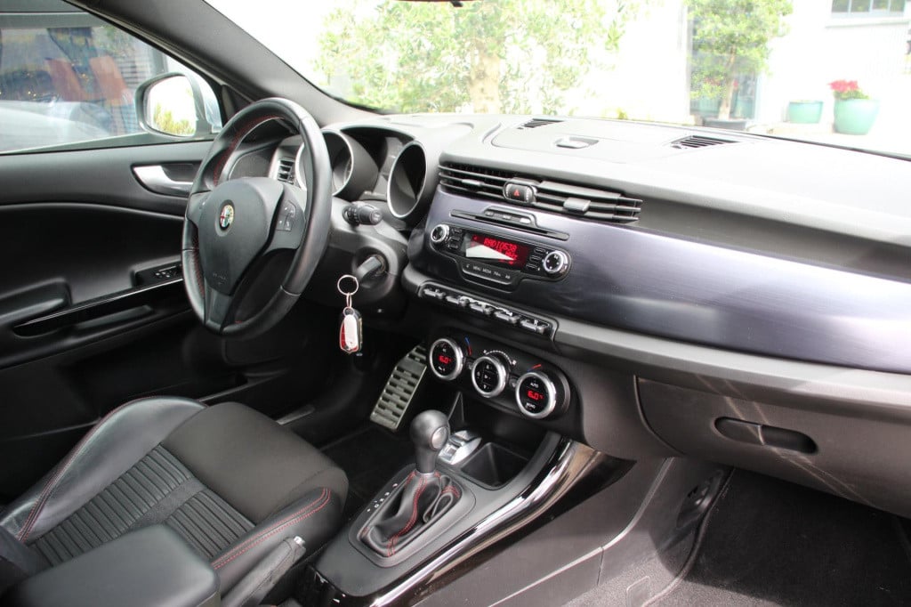 Alfa Romeo Giulietta 1.4 t turbo sportiva tct automaat - xenon - leder - st
