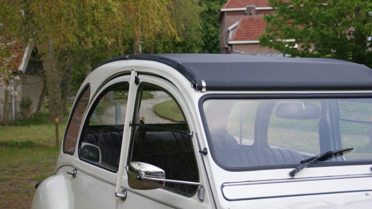 Rijd deze zomer stijlvol door Zeeland in een 2CV!