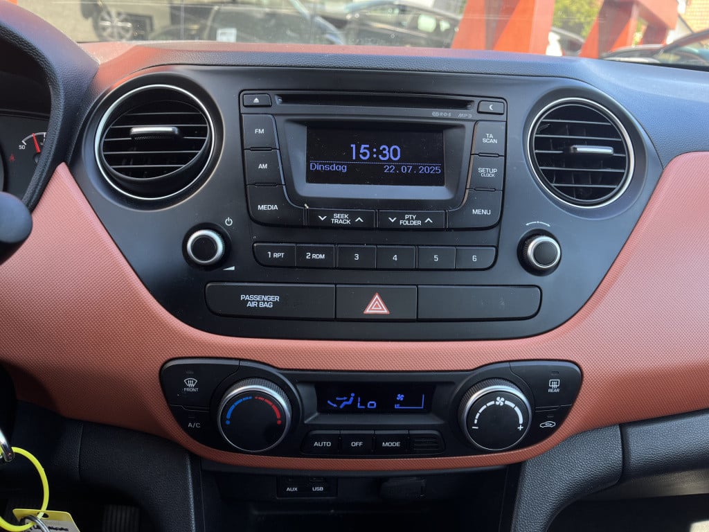 Hyundai I 10 1.0i i-motion comfort | climate | radio | cruise