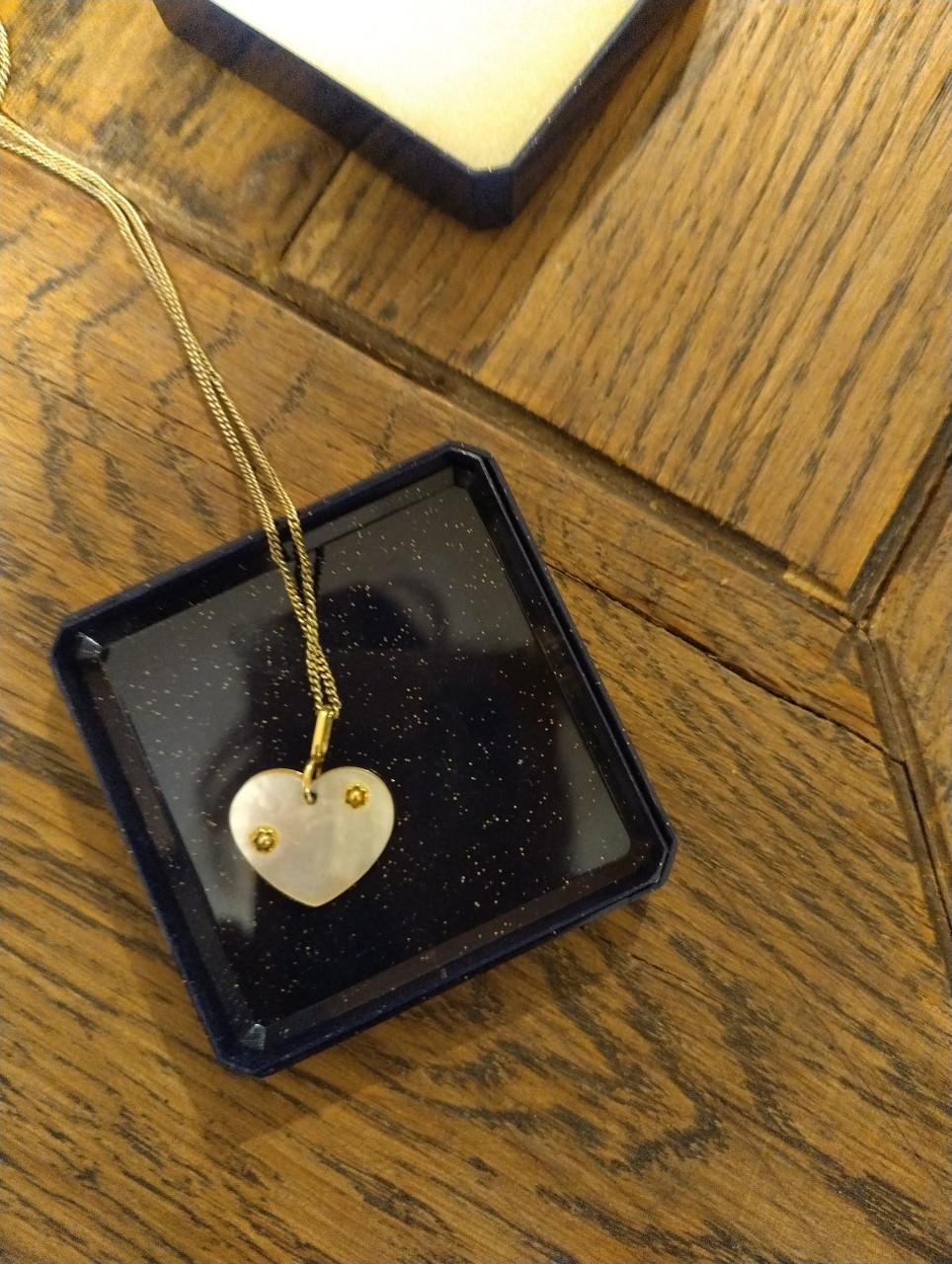 Gouden ketting met hartvormigehanger