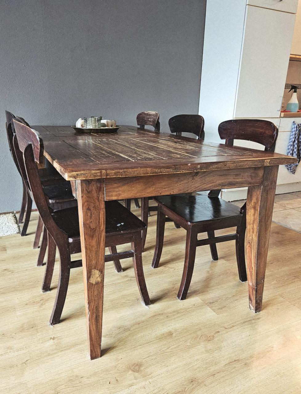 Mooie massief houten eettafel
