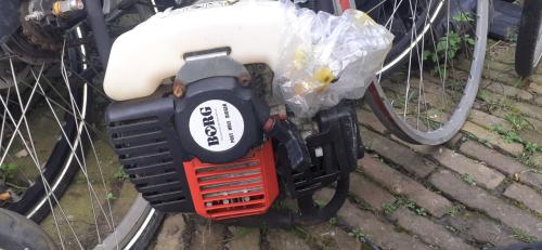 Grondboor met benzine motor = DEFECT storing ) merk BORG