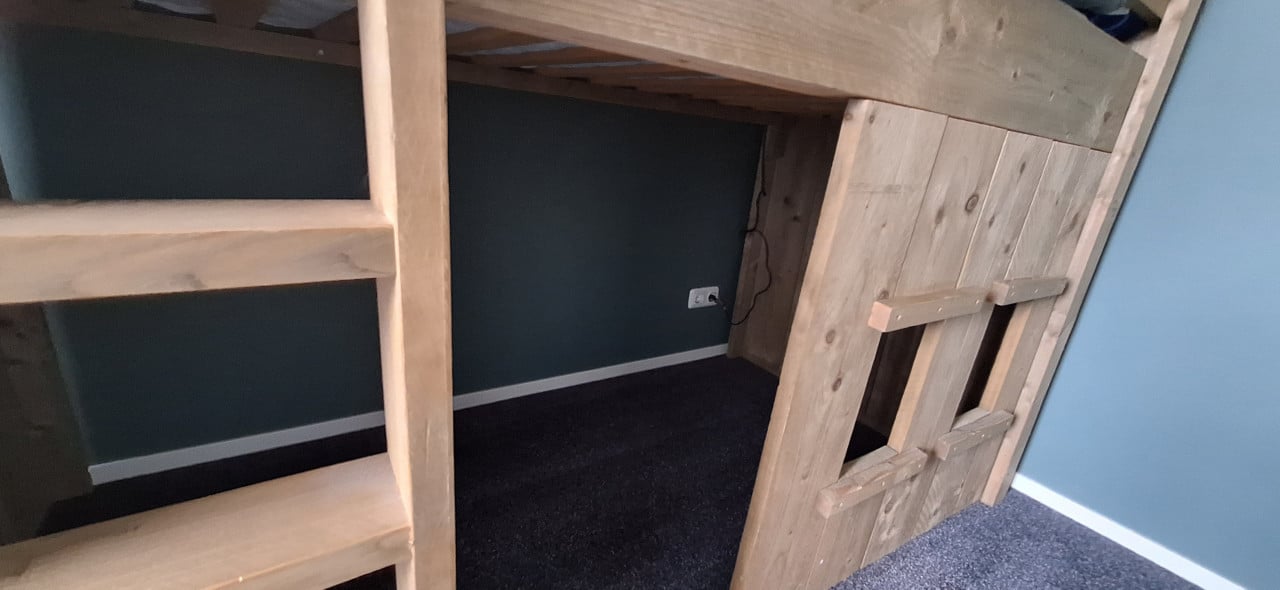 Hoogslaper van steigerhout