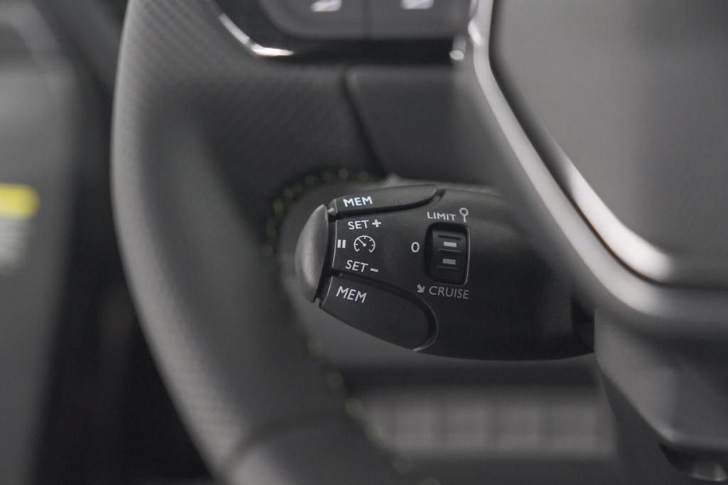 Peugeot E-2008 ev gt 54 kwh | 11 kw lader | warmtepomp | camera | alcantara