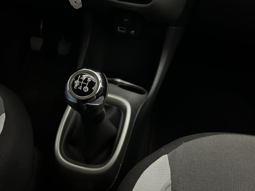 Toyota Aygo occasion 1.0 vvt-i x-play | wit | tweedehands toyota aygo | air