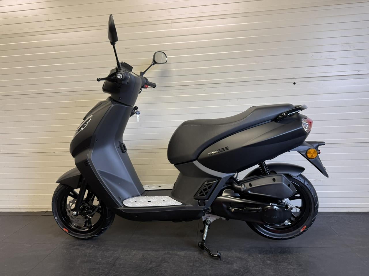 Peugeot Kisbee Black edition, nu weer uit voorraad leverbaar!