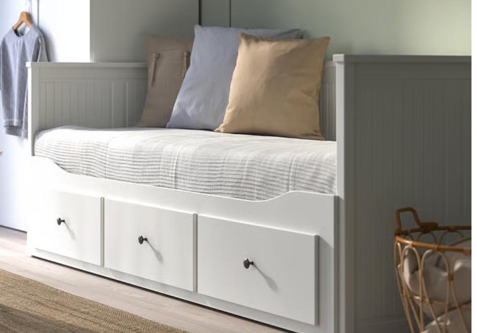 Een / tweepersoonsbed / zitbank in 1 meubel