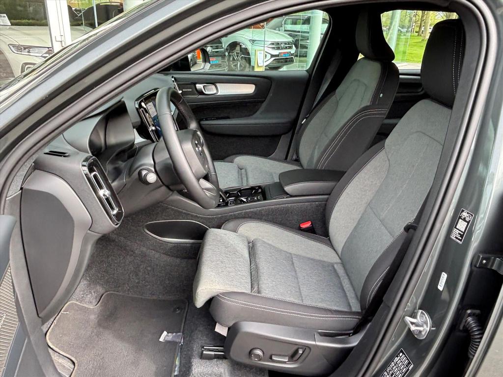 Volvo XC40 2.0 b4 b4 plus dark|stuur-stoel voorruitverwarm|blis| trekhaak| 