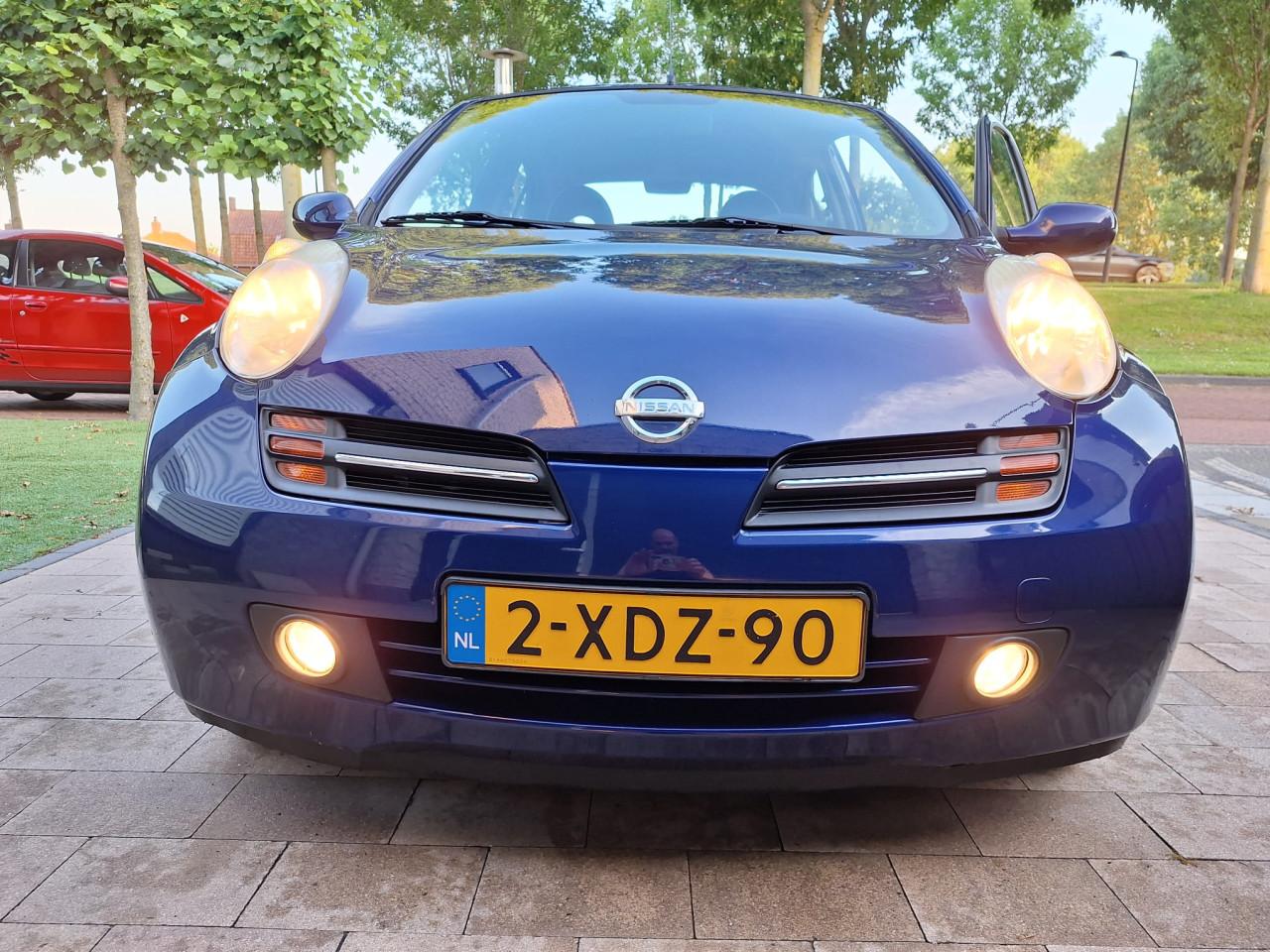 Nissan Micra blauw