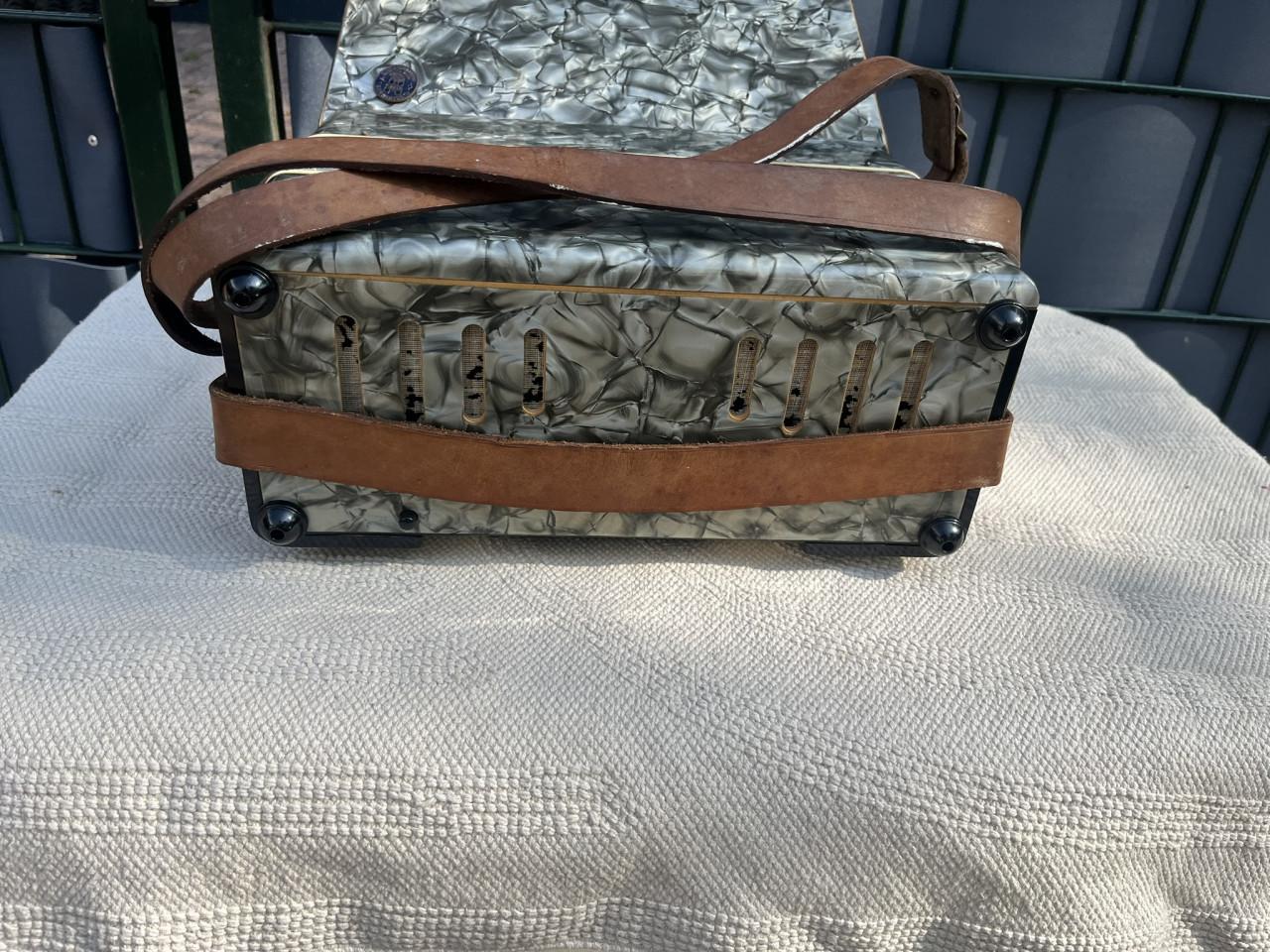 Accordeon Weltmeister VEB Klingenthaler met koffer