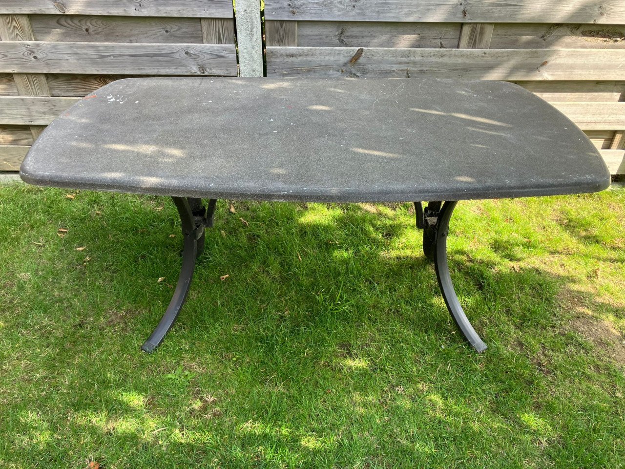 Gratis tuintafel nog prima in orde