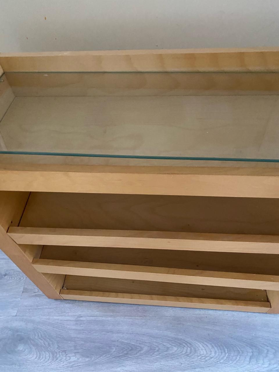 Boekenkastje op wieltjes