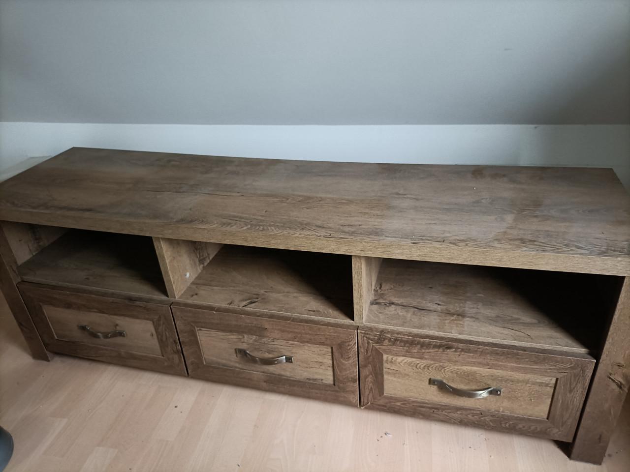Dressoir te koop bieden