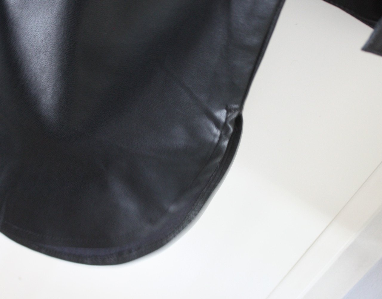 Zwarte lederlookjurk met kraag  met drukknopen maat L