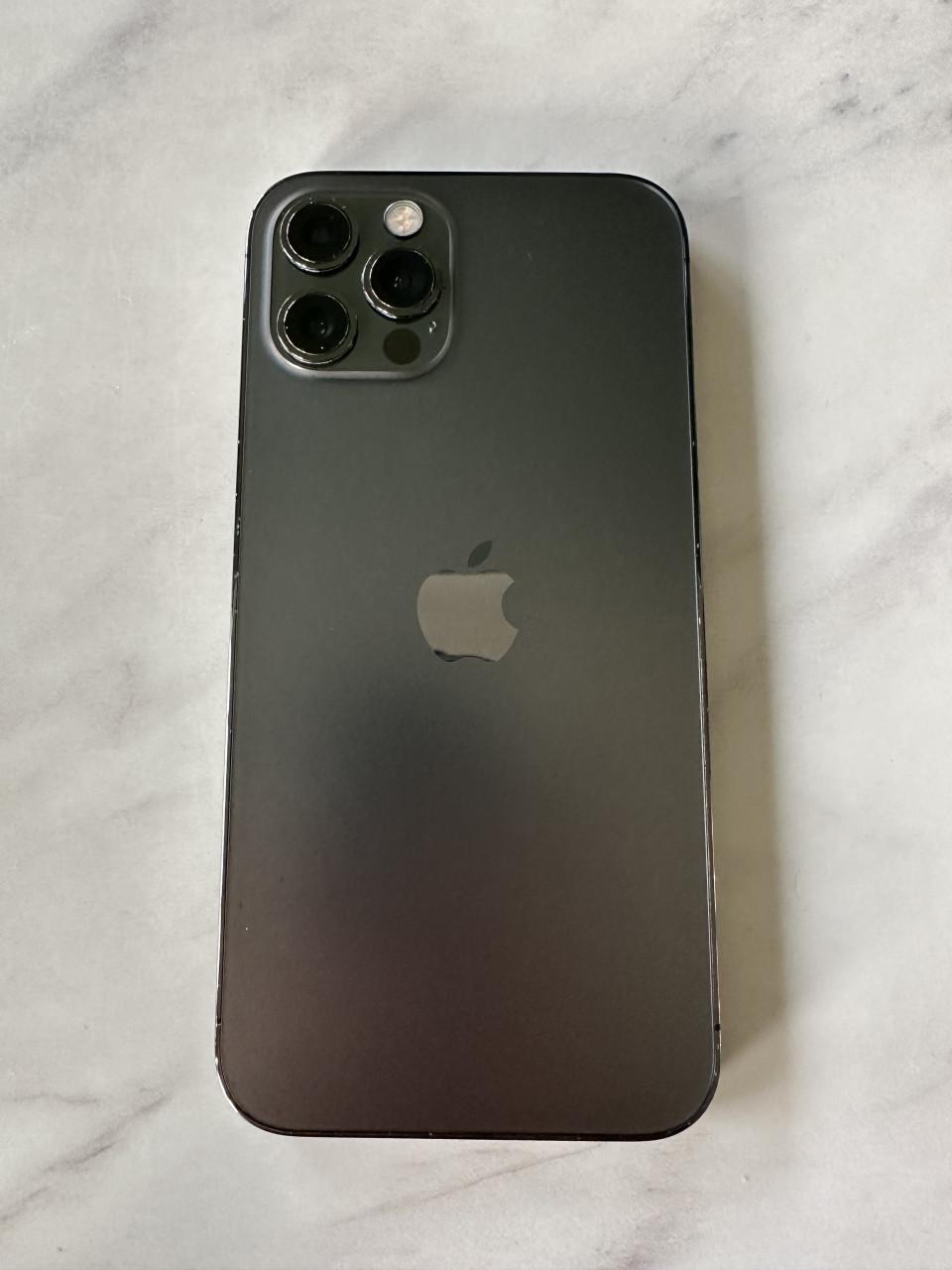 Donker grijze iPhone 12 pro