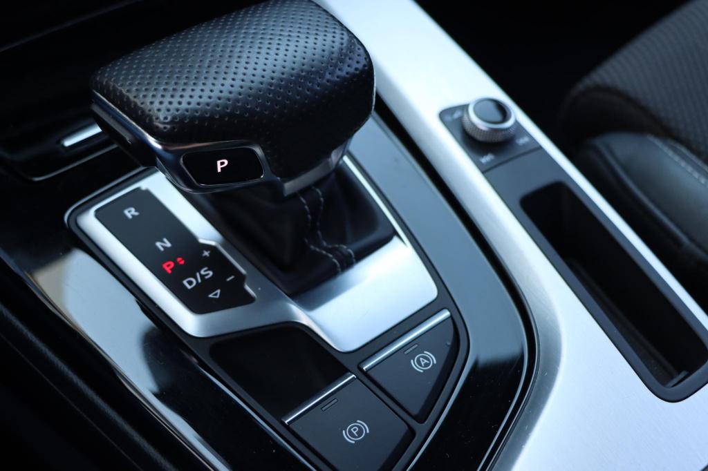 Audi A4 limousine 40 tfsi 204pk s tronic s edition