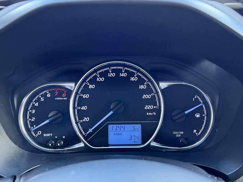 Toyota Yaris 1.5 vvt-i comfort | radio | trekhaak | lm-velgen | airco