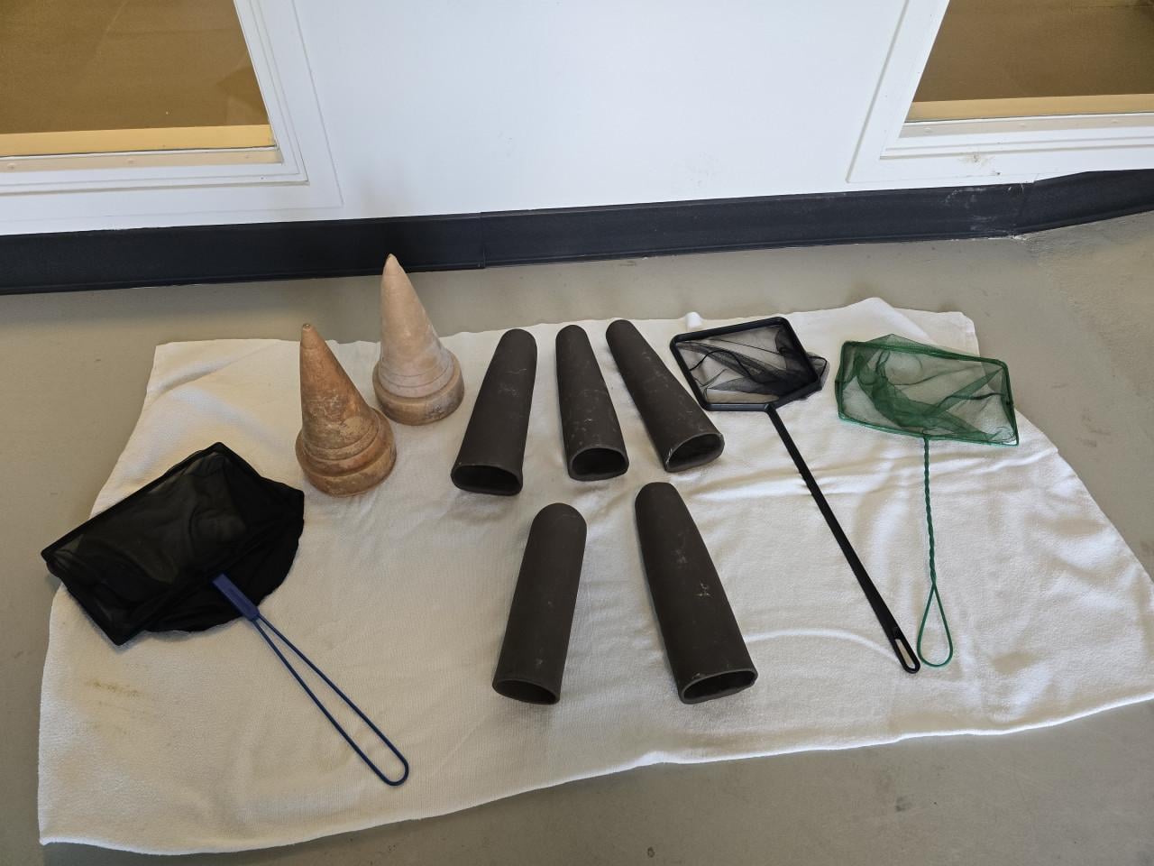 Te koop hollen en kegels voor grond vissen (L nummers)