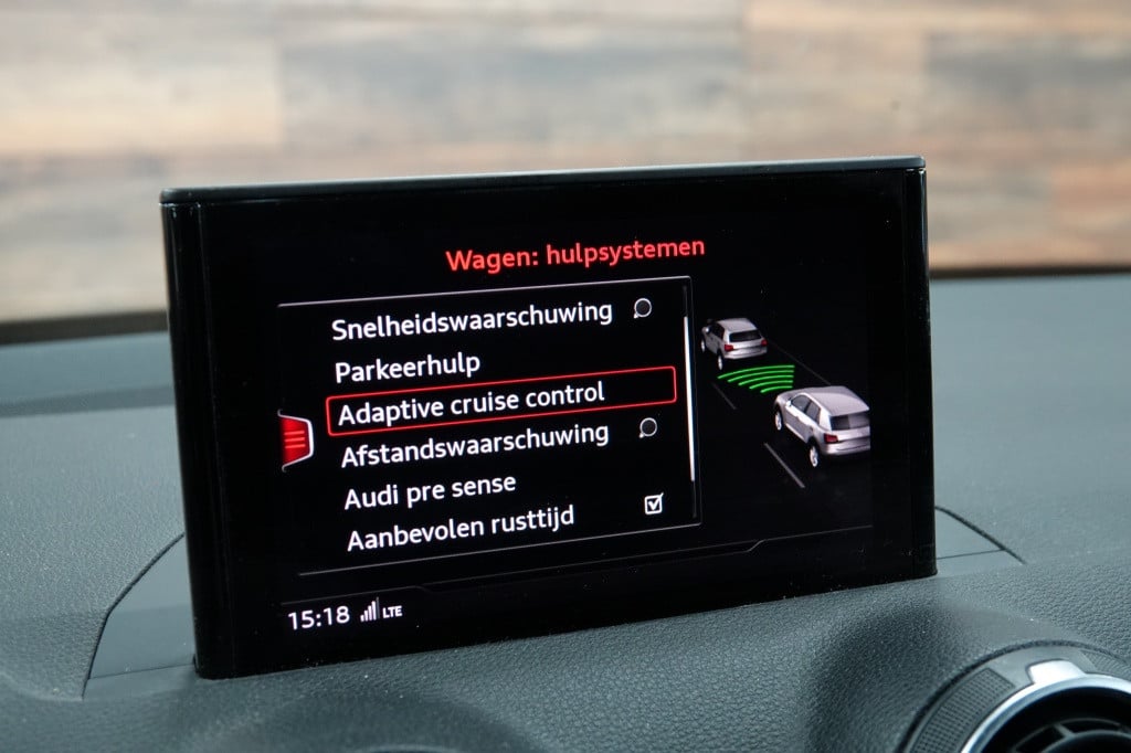 Audi Q2 30 tfsi sport | acc | led | pdc | parkassist |