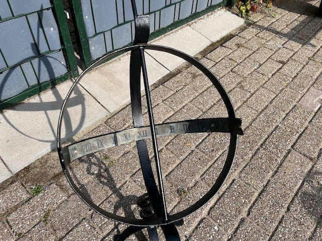 Zonnewijzer ijzer half open 38 cm