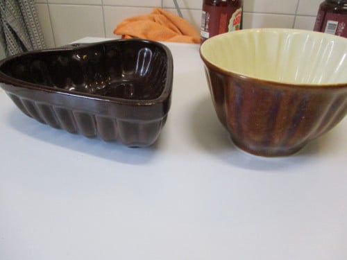 Te koop 2 vintage puddingschalen
