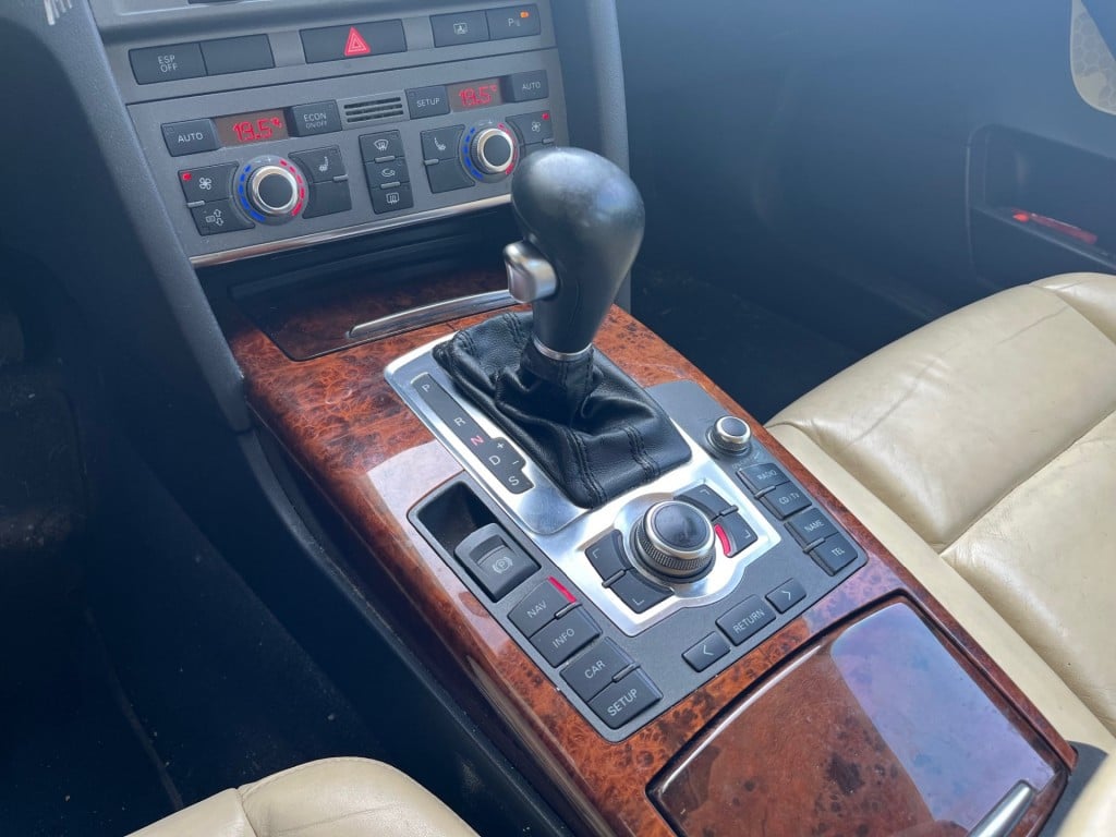 Audi A6 limousine 2.4 pro line
