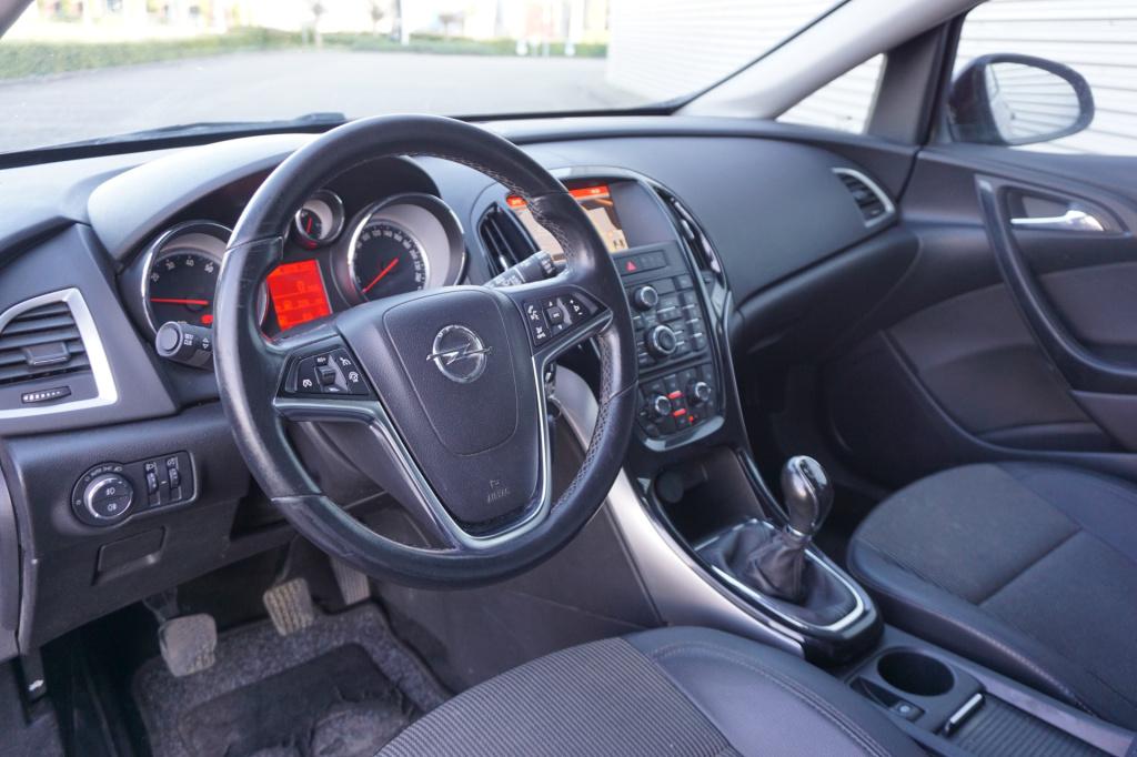 Opel Astra sports tourer 1.4 turbo sport + climate / navi / cruise / camera