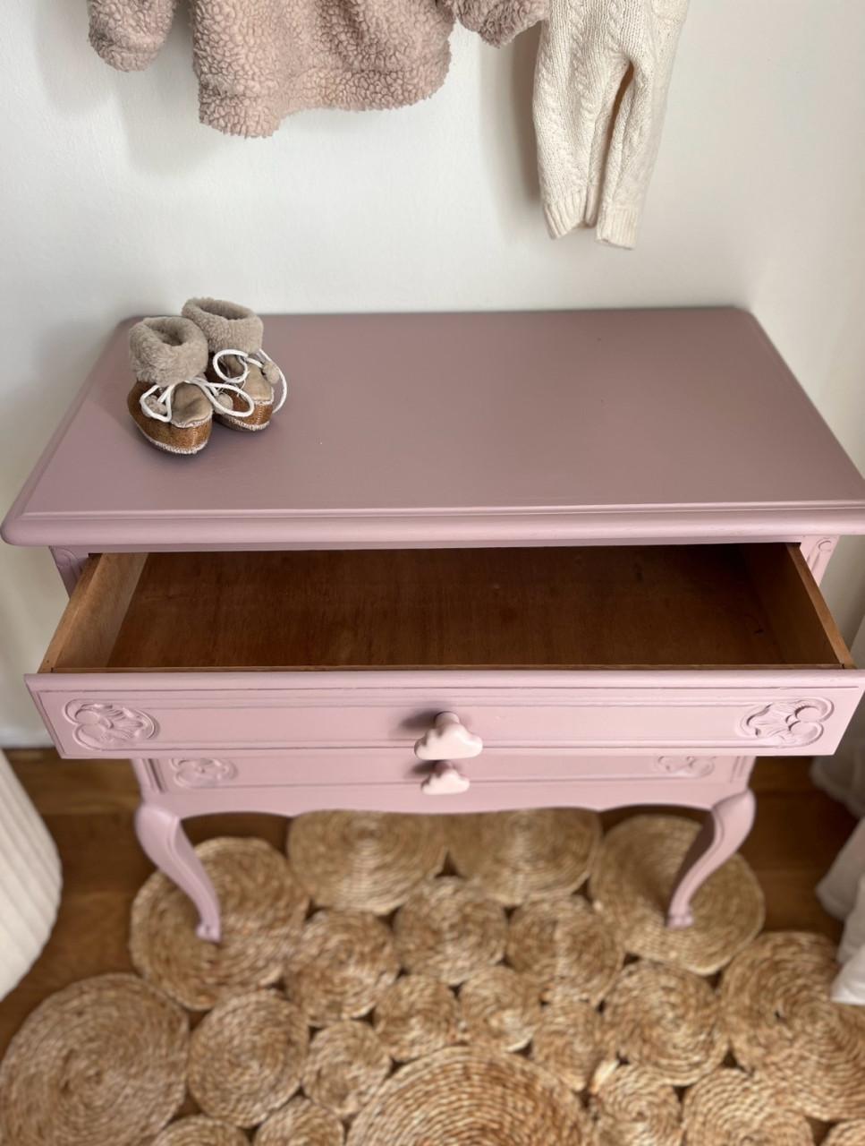 Lief gerestyled vintage kastje voor de babykamer of kinderkamer