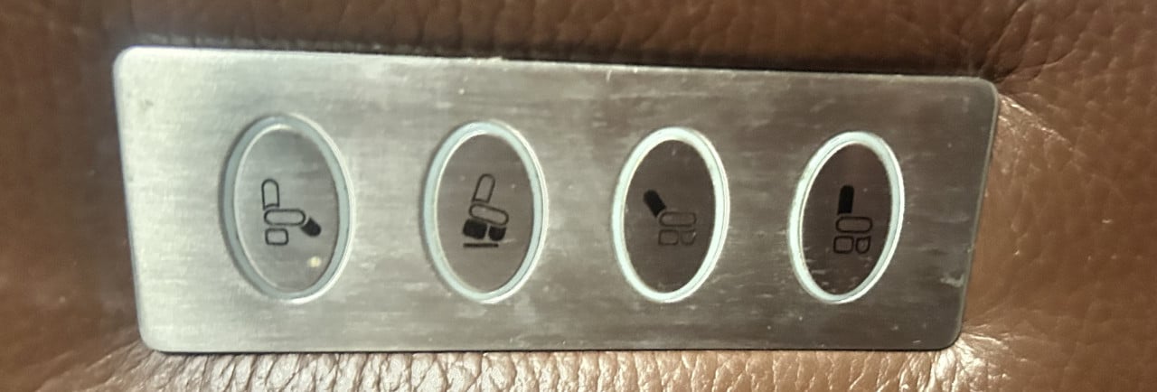 Mooie Prominent sta op stoel/ relax fauteuil in cognac kleur