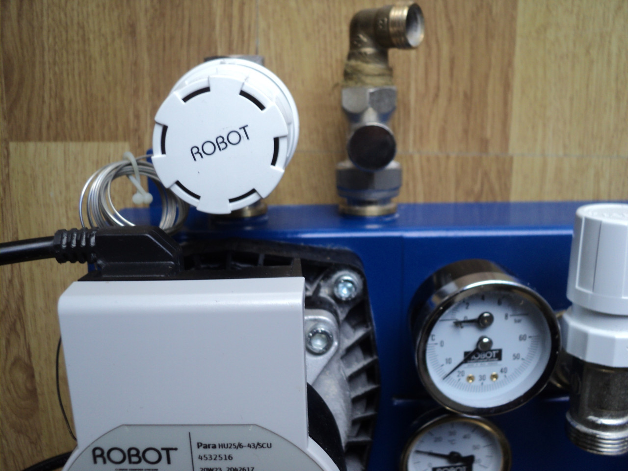 Vrijwel nieuwe 4 groep ROBOT verdeler vloerverwarming ENERGI ZUINIG