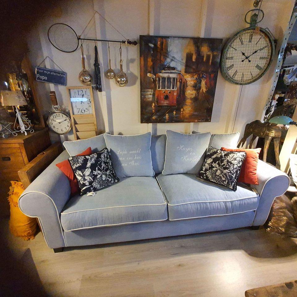 NACHTKASTJES,TAFELS, STOELEN,BANKEN, SIDETABLES, OLD WOOD ITEMS 3Z FACTORY