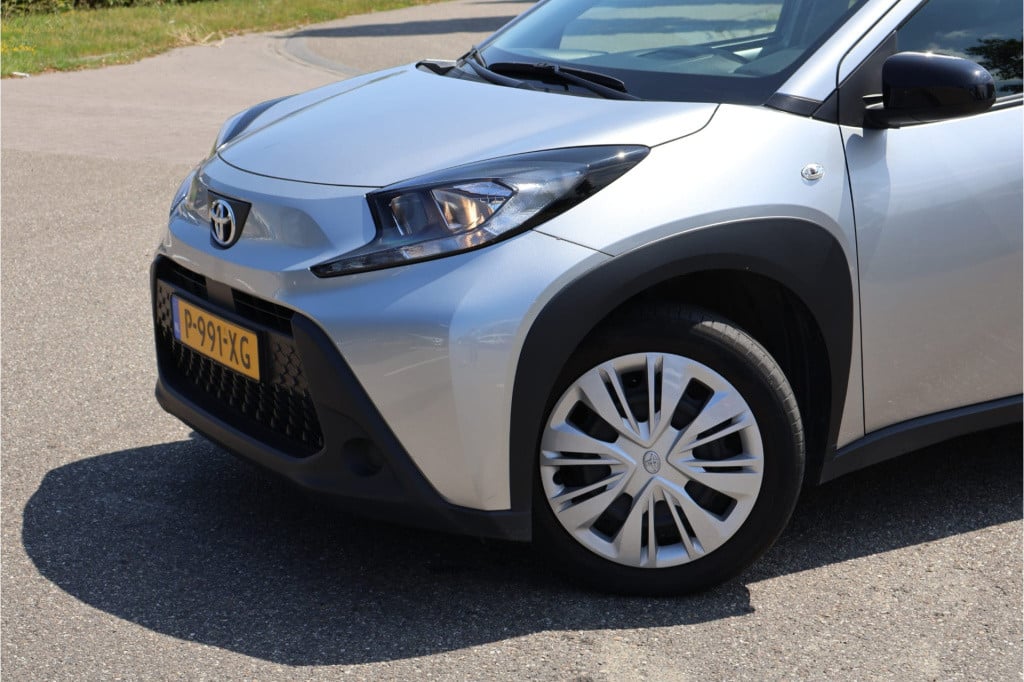 Toyota Aygo x 1.0 vvt-i mt play i achteruitrij camera i acc i airco i apple
