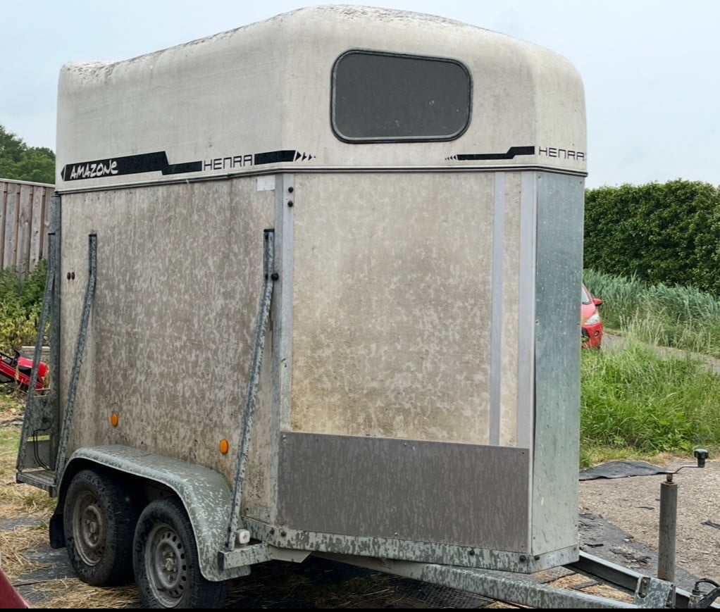 Henra 1,5 paardstrailer opknapper