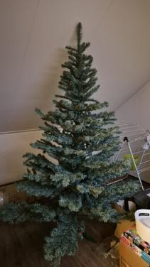 Mooie kunstkerstboom (zilverspar)